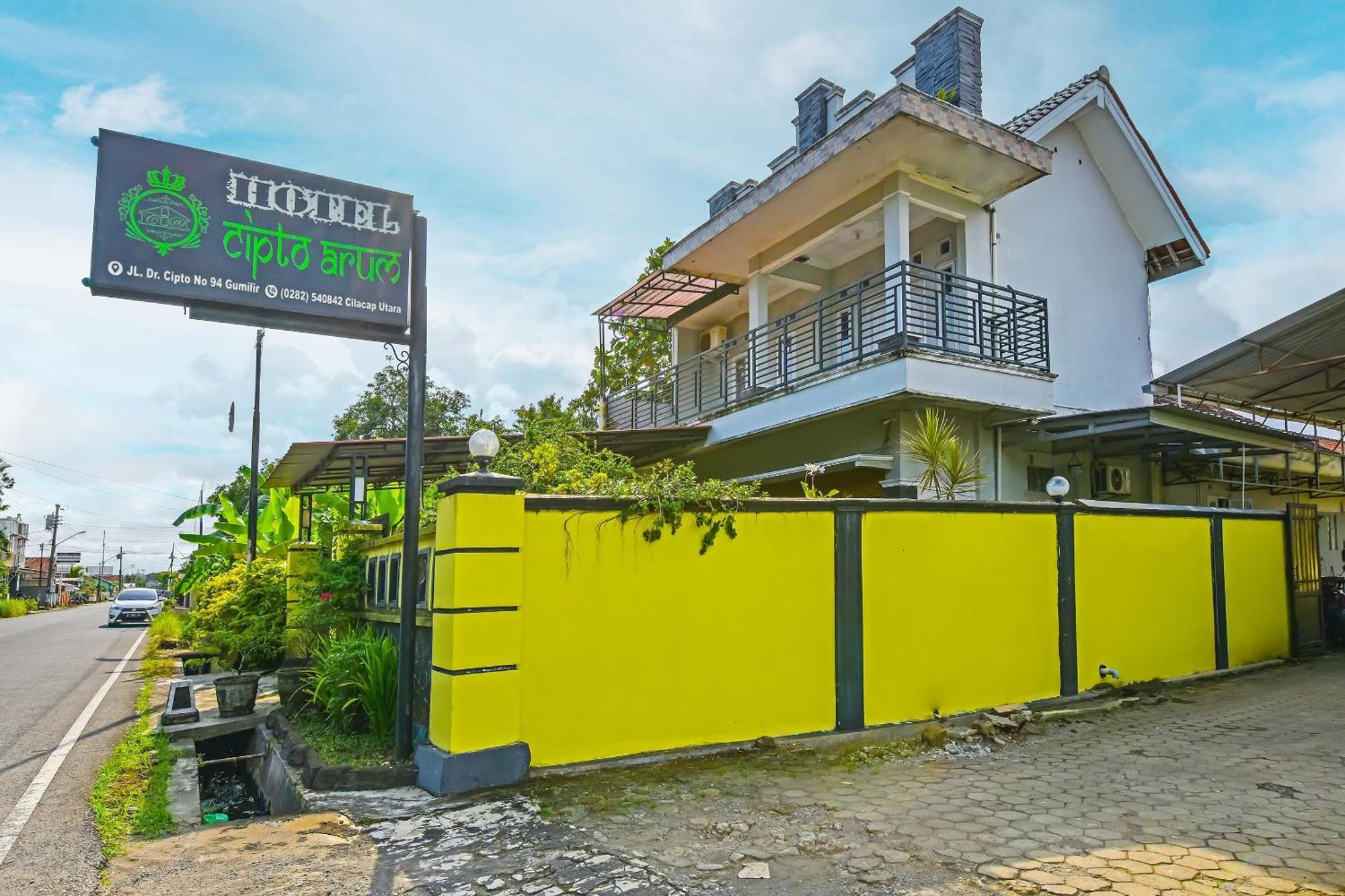 Spot On 91905 Hotel Cipto Arum Cilacap Exterior photo
