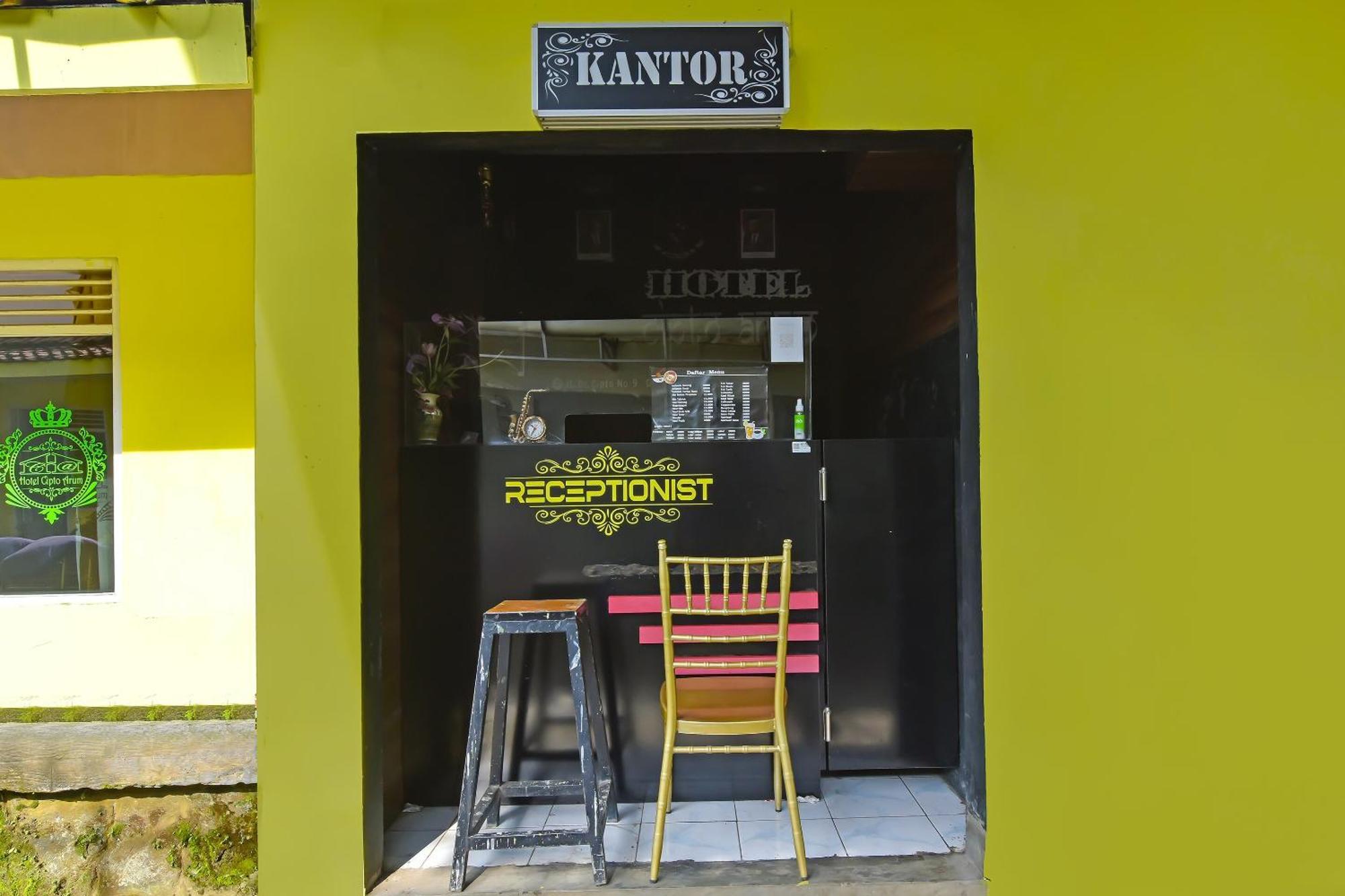 Spot On 91905 Hotel Cipto Arum Cilacap Exterior photo