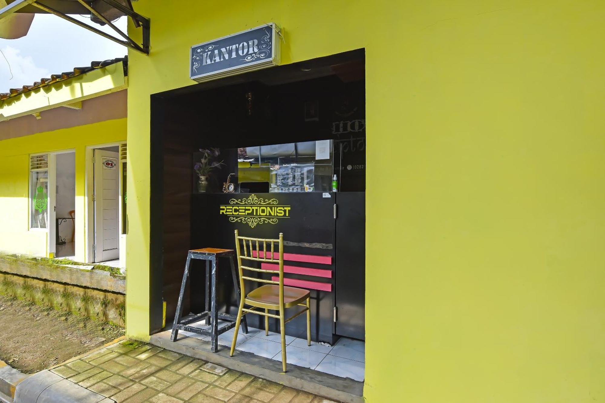 Spot On 91905 Hotel Cipto Arum Cilacap Exterior photo
