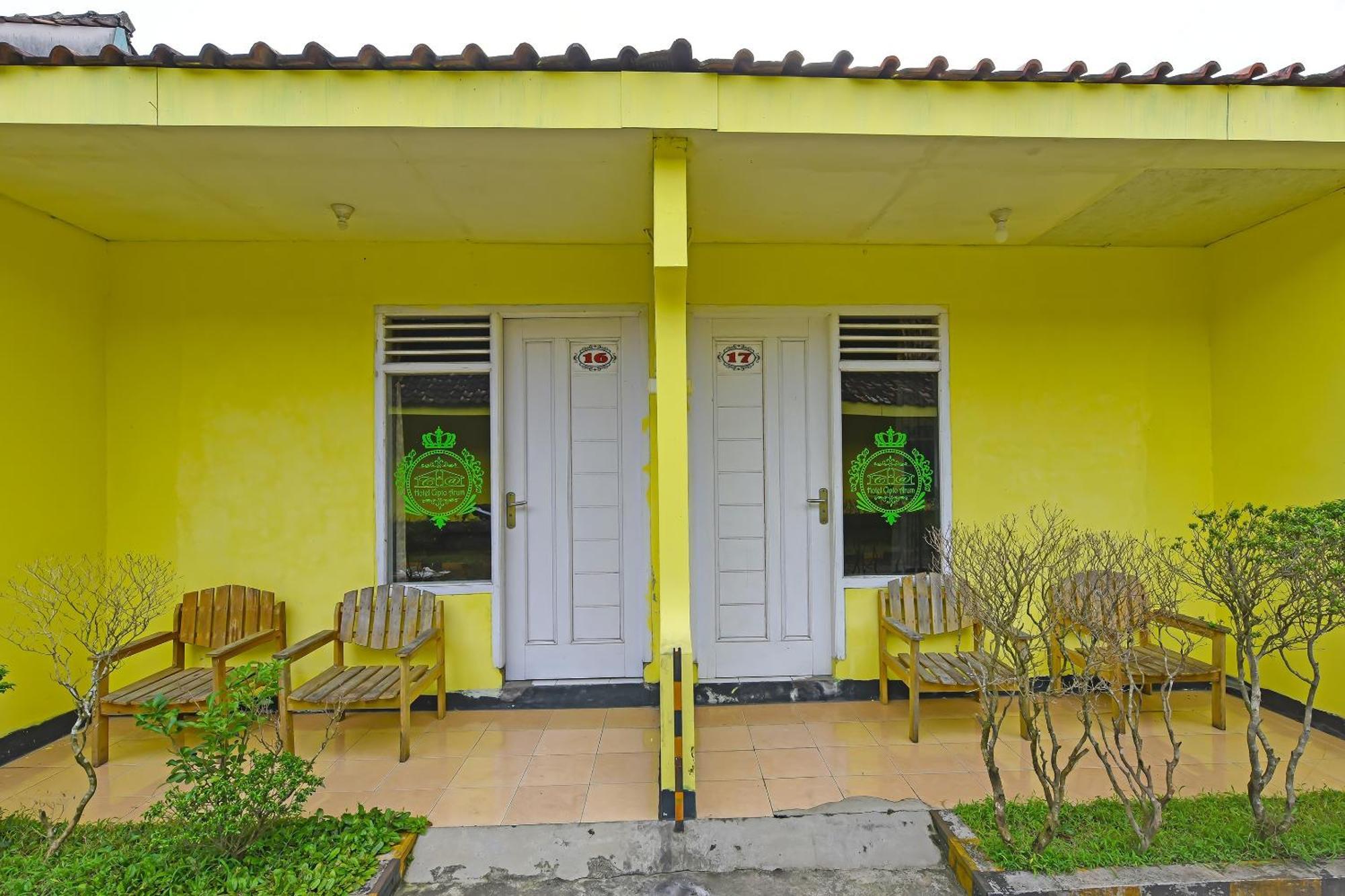 Spot On 91905 Hotel Cipto Arum Cilacap Exterior photo
