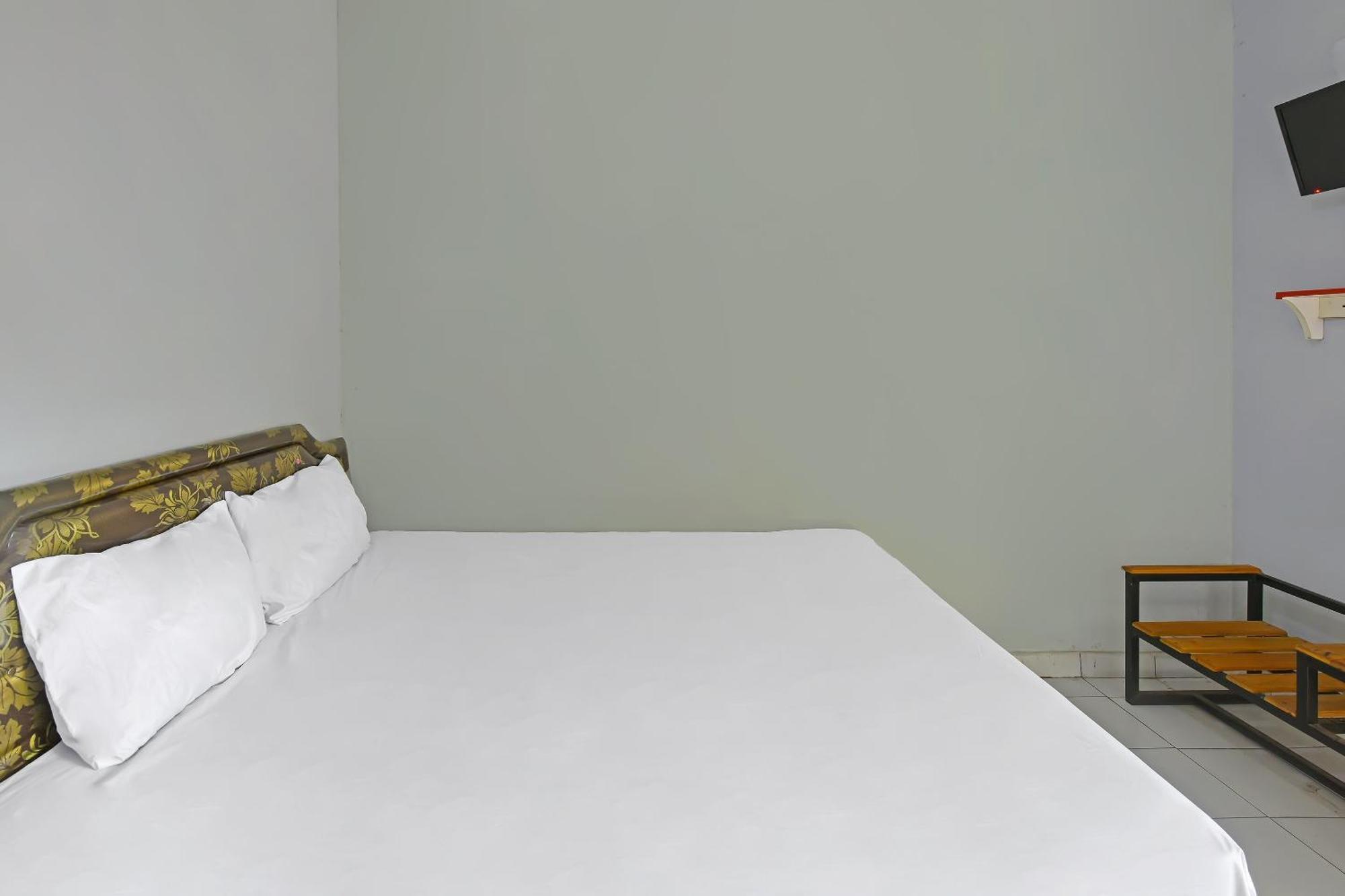 Spot On 91905 Hotel Cipto Arum Cilacap Exterior photo