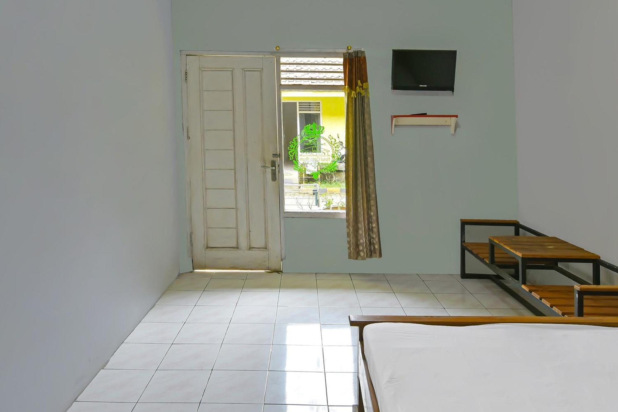 Spot On 91905 Hotel Cipto Arum Cilacap Exterior photo